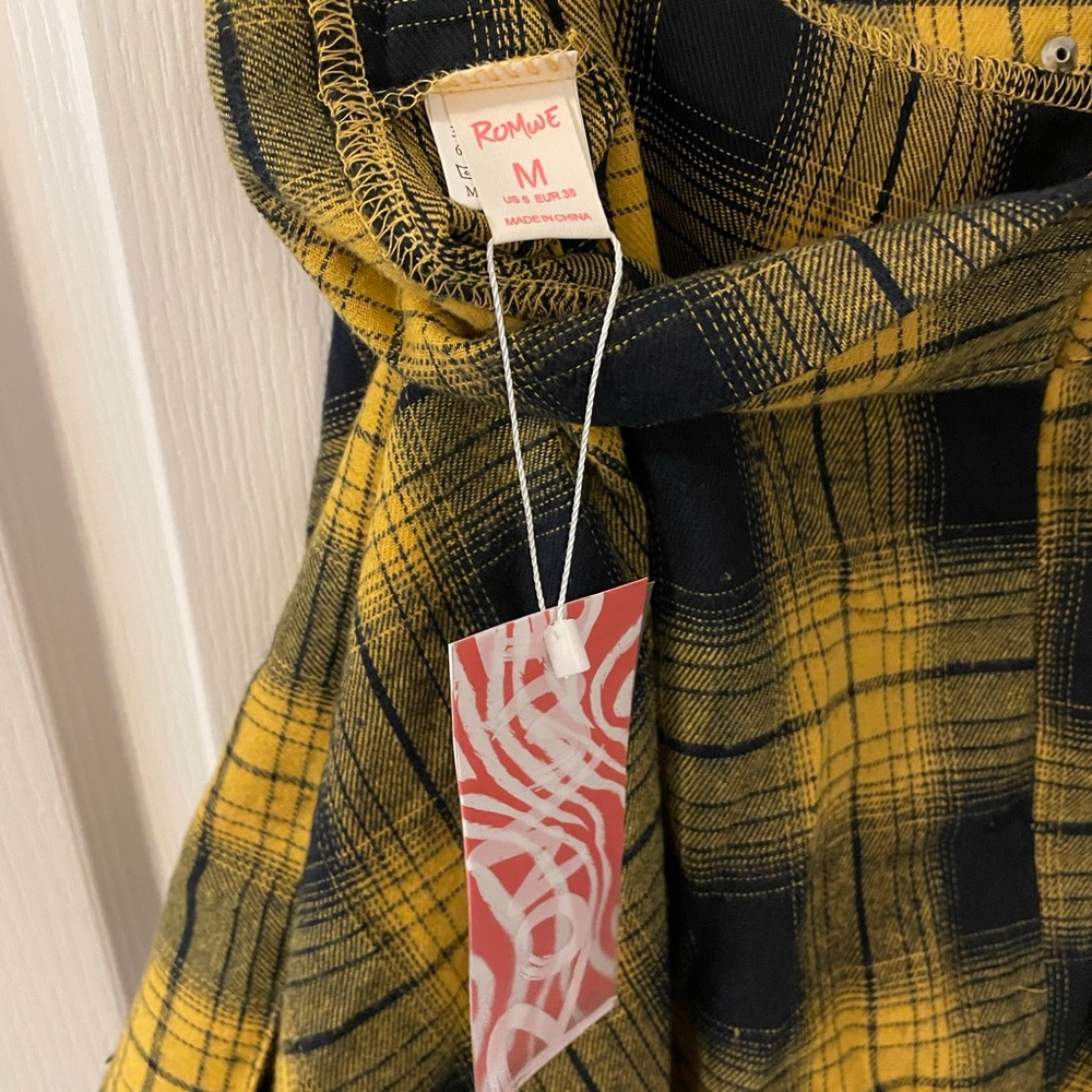 Yellow and black plaid laced skirt - Picture 2 of 3